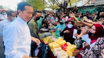 Didatangi Jokowi, Pedagang Pasar Bahari Ternate: BBM Sudah Naik, Harga Bahan Pokok Jangan Pak!