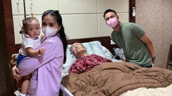 Ultah Mami Popon Nenek Raffi Ahmad Dirayakan di Rumah Sakit, Kondisinya Mengkhawatirkan dengan Alat Dipasangi di Tubuh