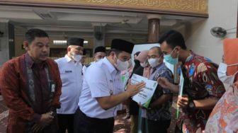 Pemkot Tangerang Serahkan Santunan Jaminan Kematian Guru Ngaji