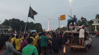 Usai Demo Ricuh hingga Jidat Polisi Berdarah, Massa BEM SI Kerakyatan Bubar Jalan di Patung Kuda