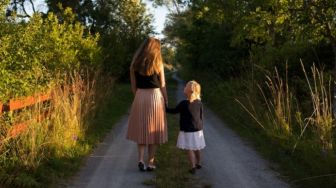 3 Pertimbangan Orangtua Tunggal yang Memutuskan untuk Tidak Menikah Lagi