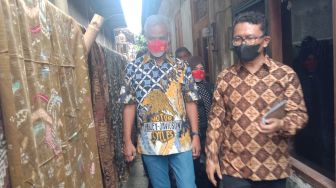 Blusukan ke Kampung Wisata Batik Kauman Solo, Ganjar Pranowo Bawa Pesan Presiden Jokowi
