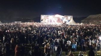 Konser Tipe-X di Kota Kendari Dibanjiri Ribuan Penggemar