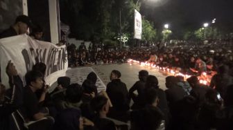 Seribu Lilin dari Suporter Persis Solo untuk Duka Korban Tragedi Stadion Kanjuruhan