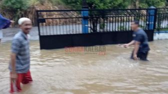 Jalan Nasional dan Rumah Penduduk di KM 7 Sekadau Terendam Banjir: Saluran Drainase Tersumbat
