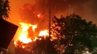 Tangki Kimia Pelindo II Terbakar, Jalur Wisata Anyer Ditutup