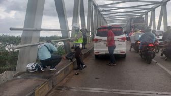 Tergelincir, Seorang Pengendara Motor Tewas di Jembatan Kapuas 2