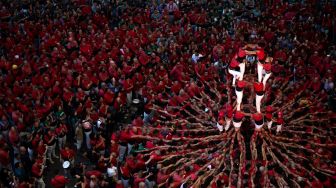 Melihat Tradisi Unik 'Menara Manusia' di Spanyol