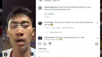 Hirup Gas, Suporter Arema FC Ini Terjebak di Stadion Kanjuruhan Berlinang Air Mata, Warganet: Gabisa Ngebayangin