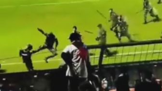 Desak Panglima TNI Usut Video Tentara Tendang Suporter di Stadion Kanjuruhan, Mahfud MD: Berlebihan di Luar Kewenangan!