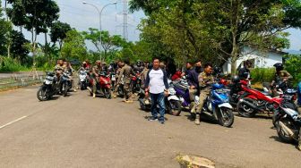 Tak Terima Dirumahkan, 115 Anggota Satpol PP Bandung Barat Gelar Aksi Bunyikan Klakson dan Sirine di Kantor Pemkab