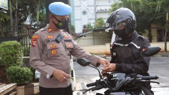 Delapan Polisi Ditilang Polisi Gegara Tak Bawa Surat Kendaraan