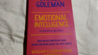 Ulasan Buku Emotional Intelligence: EI Lebih Penting dari Kecerdasan IQ