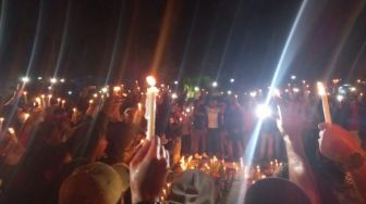 Bobotoh dan The Jakmania Berdampingan, Nyalakan 1000 Lilin di Alun-alun Kota Bogor Bentuk Duka Tragedi Kanjuruhan