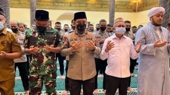 Polda Gorontalo Gelar Salat Gaib Untuk Korban Kerusuhan Stadion Kanjuruhan Malang