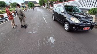 Lelehan Lilin Bekas Aksi Doa Korban Stadion Kanjuruhan di Purwokerto Jadi Petaka, Sejumlah Pemotor Jatuh Terpeleset