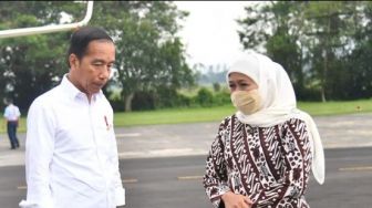 Tinjau Langsung Lokasi Tragedi Kanjuruhan, Jokowi Soroti Pintu dan Tangga Stadion