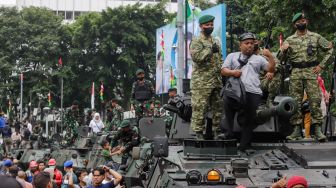 Meriahkan HUT ke-77 TNI, Sejumlah Alutsista Dipamerkan di Bundaran HI