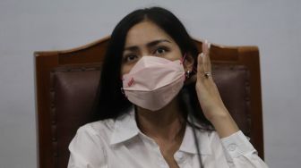 Suami Jessica Iskandar Mencak-mencak di Pengadilan Negeri Jakarta Selatan