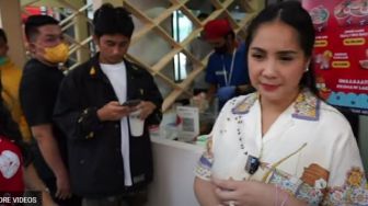 Heboh! Nagita Slavina Mendadak Bikin Tongkrongan Buat Artis Ibu Kota, Netizen: Kontennya Sangat Membantu Pedagang