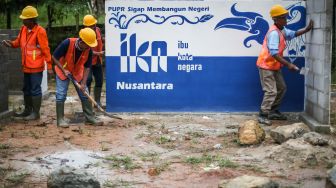 Peserta mengikuti pelatihan pekerja konstruksi Ibu Kota Negara (IKN) Nusantara di SMKN 1 Kecamatan Sepaku, Kabupaten Penajam Paser Utara, Kalimantan Timur, Kamis (6/10/2022). [ANTARA FOTO/Rivan Awal Lingga/foc]