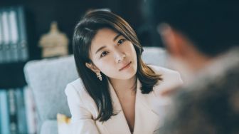 7 Pesona Ha Ji Won di Curtain Call, Cantiknya Bikin Penggemar Korea Terpesona