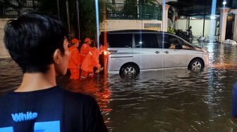 Hujan Deras Guyur Ibu Kota, Lima Ruas Jalan di Jaksel Terendam Banjir Hingga 40 Centimeter