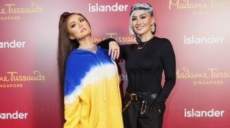 Mirip Banget! 5 Momen Agnez Mo Jumpa 'Kembaran' di Madame Tussauds