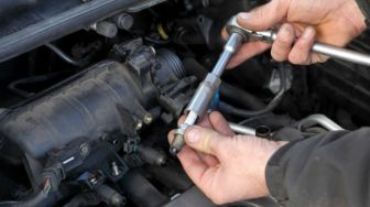 Ciri-Ciri Kabel Busi Mobil Bermasalah dan Cara Mengatasinya