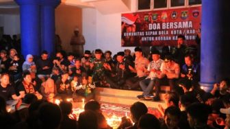 Ratusan Suporter di Tangerang Doakan Korban Tragedi Kanjuruhan