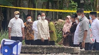 Menteri Nadiem Bungkam Usai Cek TKP Tembok Roboh MTsN 19 Jakarta yang Telan 3 Korban Jiwa