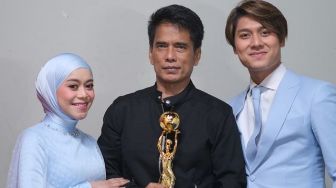 Momen Haru, Viral Lesti Kejora Menangis di Pelukan Sang Ayah Saat Umrah