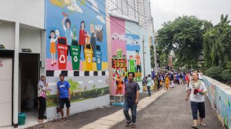 Suasana Kampung Gembira Gembrong di Jatinegara, Jakarta Timur, Jumat (7/10/2022). [Suara.com/Alfian Winanto]