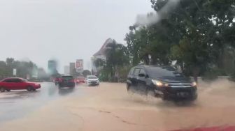 Jalan di Depan Kantor Wali Kota Batam Banjir