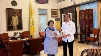 Dilema Ganjar vs Puan, Rocky Gerung Malah Usul Megawati Jadi Calon PDIP: Jokowi Akan Terbirit-birit...