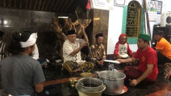 Bisok Pusake Dan Pejarik Minyak Songak Saat Maulid Nabi Muhammad di Lombok