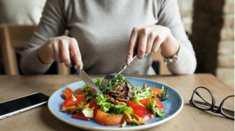 6 Trik Jitu yang Dapat Kamu Lakukan untuk Mengontrol Nafsu Makan