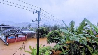 Banjir Terjang Sejumlah Wilayah di Pacitan Akibat Hujan Deras Mengguyur Semalam