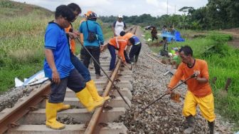 Dirut PT KAI Sampaikan Pemintaan Maaf Terkait Amblesnya Jalur Rel Kereta Api di Cilacap