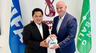 Punya 'Kedekatan' dengan Presiden FIFA, Alasan Erick Thohir Dikirim Jokowi ke Doha
