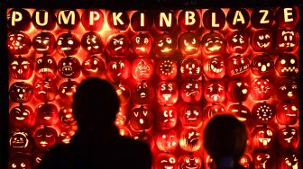 Melihat Berbagai Ukiran Labu Halloween di Pameran Great Jack O'Lantern Blaze