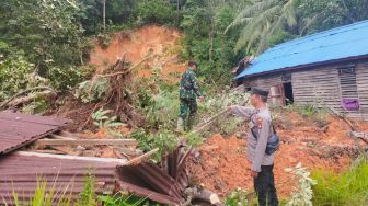 Puluhan Rumah Warga di Sumsel Rusak Diterjang Angin Puting Beliung Siang Hari Ini