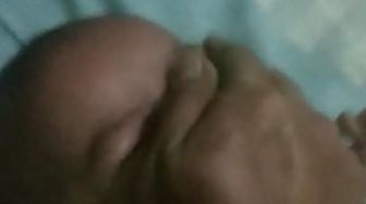 Viral Video Pria Siksa Bayi Sampai Sesak Napas di Kota Makassar