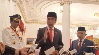 Lantik Gubernur dan Wakil Gubernur DIY, Presiden Jokowi Minta Segera Fokus Soal Pengendalian Harga Pangan dan Inflasi