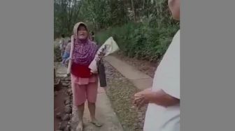 Astaga! Nenek di Wonogiri Jadi Korban Penipuan Petugas Bansos, Cincin Emas Melayang