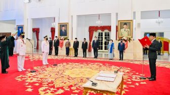 Presiden Jokowi Lantik Gubernur dan Wakil Gubernur DIY 2022-2027 di Istana Negara