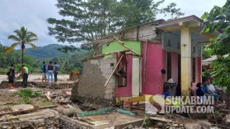 Banjir Bandang di Cisolok Sukabumi, Pabrik Tahu Hingga Jembatan Hanyut, BPBD: 12 Jiwa Mengungsi