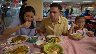 10 Momen Sarwendah Ajak Anak Makan di Kantin Mal, Menu Makanannya Jadi Sorotan