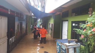 Sudah Biasa Terdampak Banjir, Sejumlah Warga di Kebon Pala Memilih Bertahan