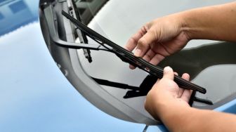 5 Cara Melembutkan Karet Wiper Mobil yang Mengeras